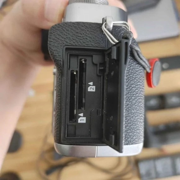 Fujifilm XT2 - Vertical Grip + 4 Batteries + Extra Grip